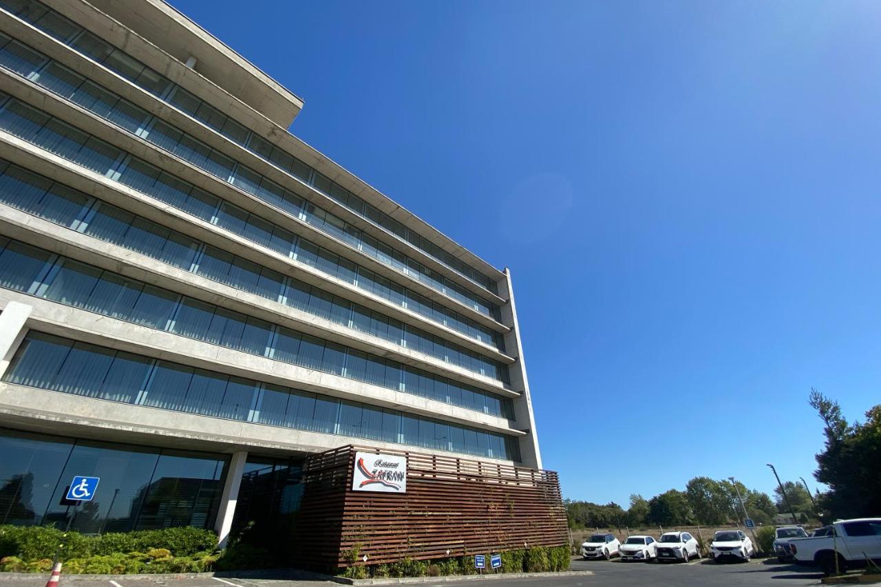 Wyndham Concepcion Pettra 호텔 외부 사진 The headquarters of the National University of Quilmes, in Bernal, Buenos Aires Province.