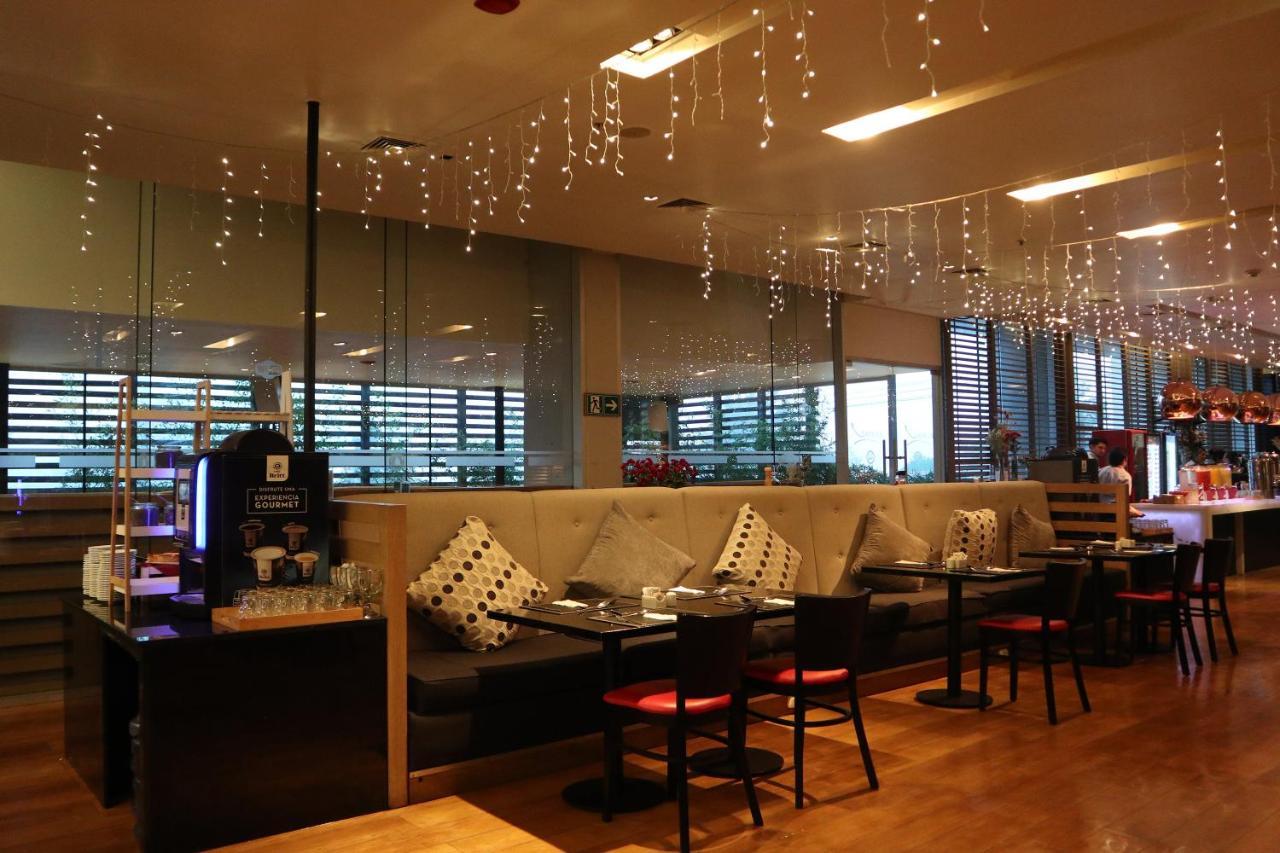 Wyndham Concepcion Pettra 호텔 외부 사진 The interior of the restaurant