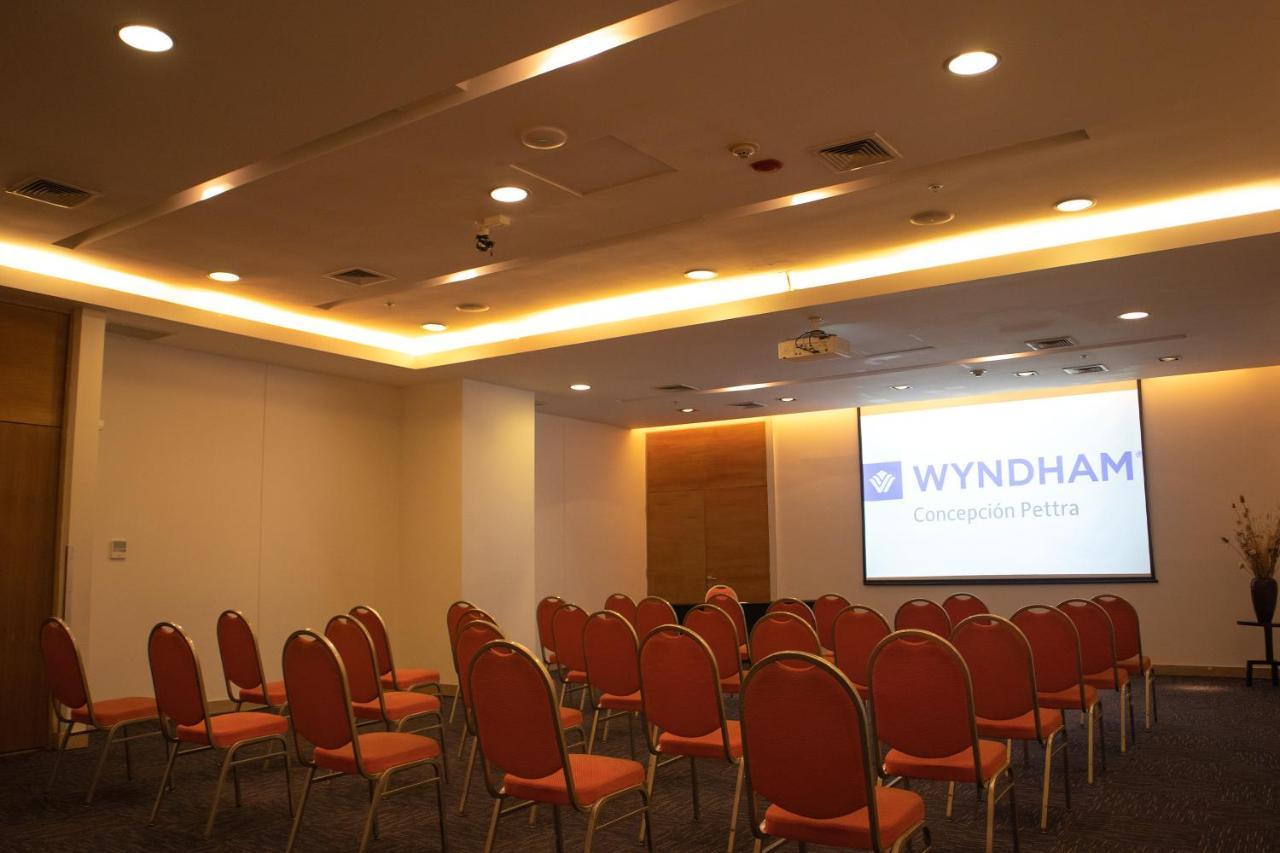 Wyndham Concepcion Pettra 호텔 외부 사진 A meeting room at the hotel