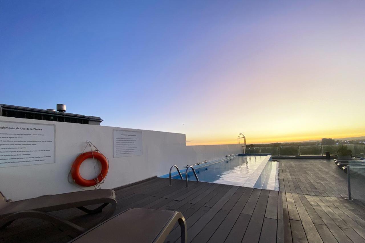 Wyndham Concepcion Pettra 호텔 외부 사진 Rooftop pool at the hotel