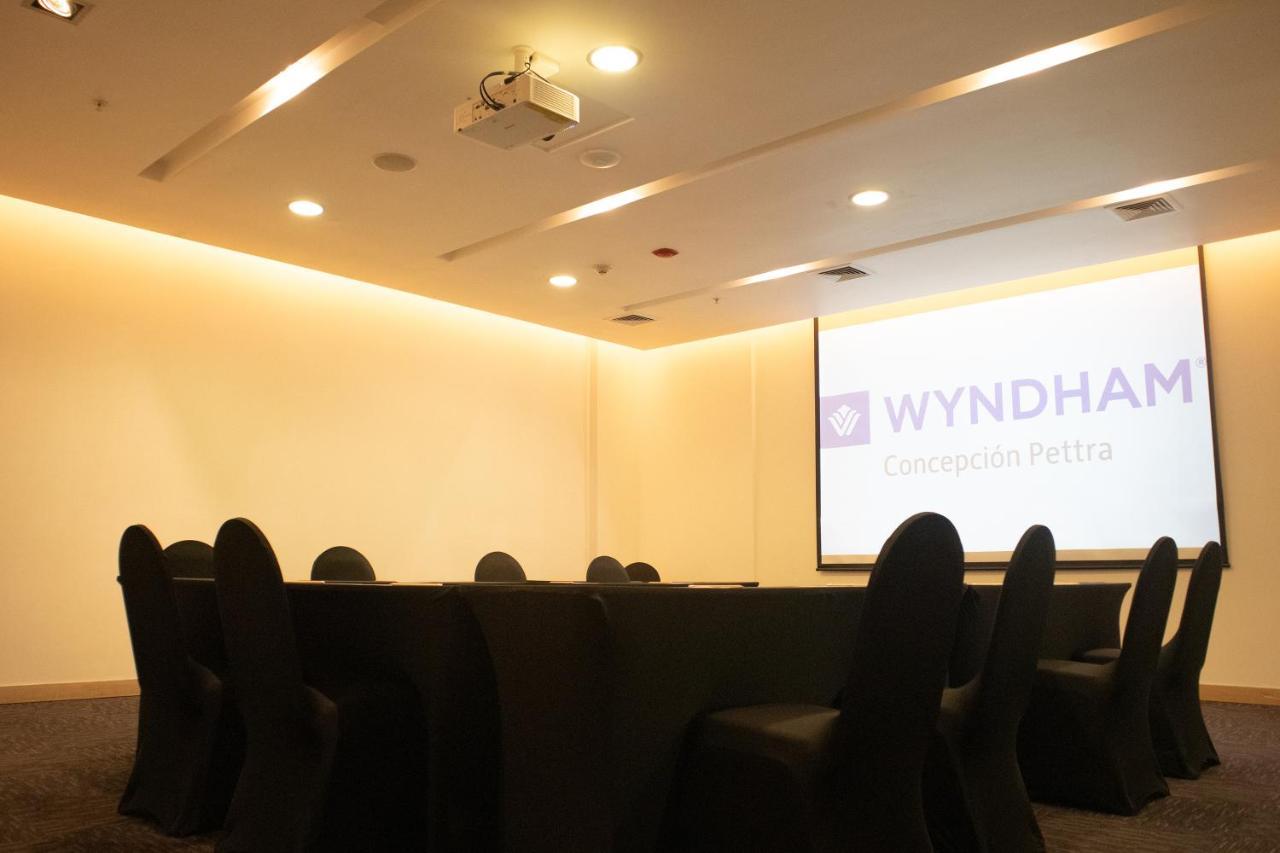 Wyndham Concepcion Pettra 호텔 외부 사진 A meeting room at a hotel