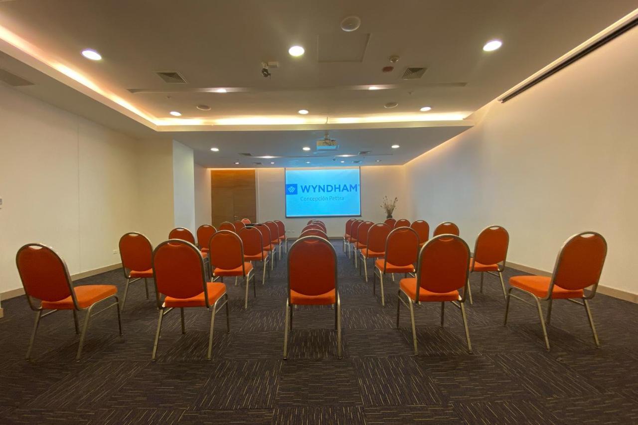 Wyndham Concepcion Pettra 호텔 외부 사진 Meeting room at Wyndham Garden, Bangkok