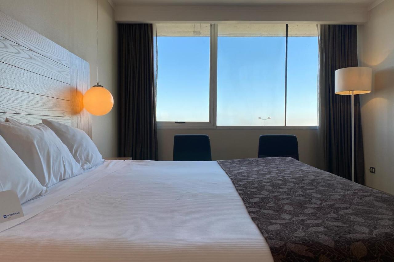 Wyndham Concepcion Pettra 호텔 외부 사진 A room at the hotel