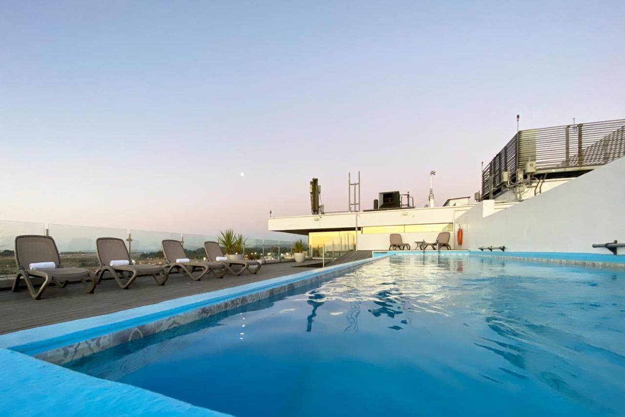 Wyndham Concepcion Pettra 호텔 외부 사진 Rooftop pool