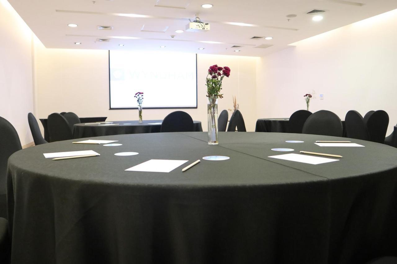 Wyndham Concepcion Pettra 호텔 외부 사진 Meeting room