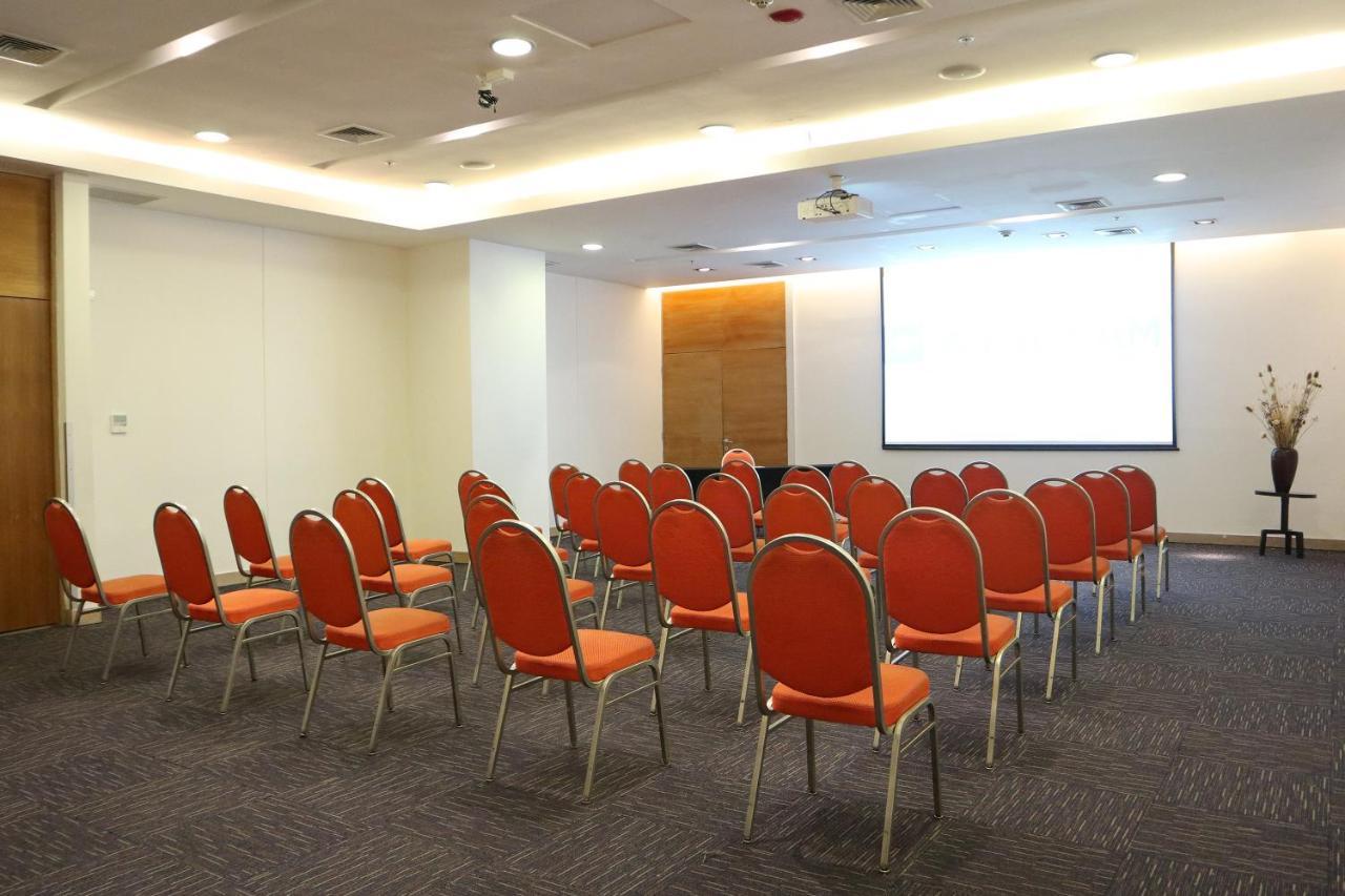 Wyndham Concepcion Pettra 호텔 외부 사진 A typical meeting room