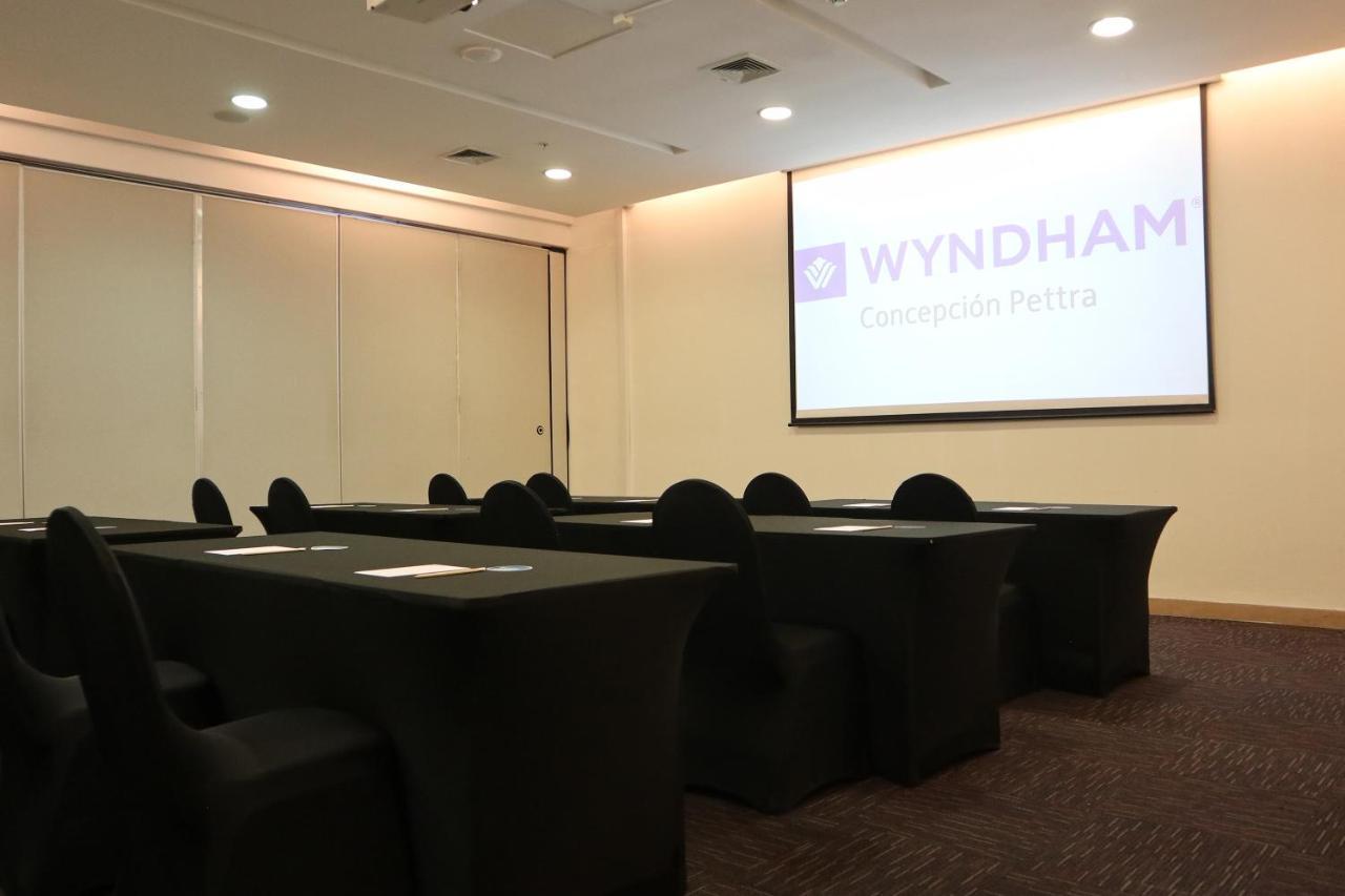 Wyndham Concepcion Pettra 호텔 외부 사진 A meeting room at the hotel