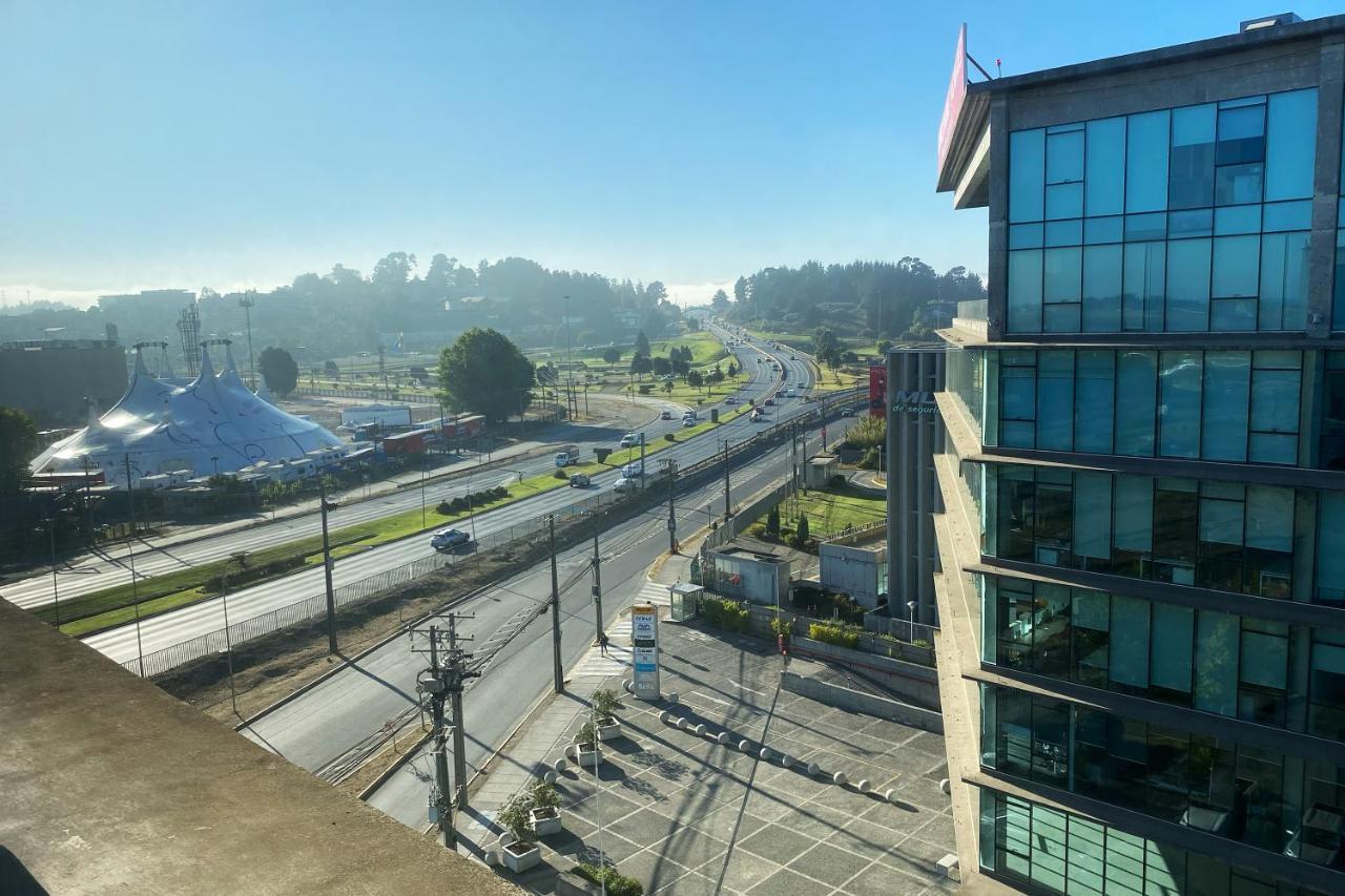 Wyndham Concepcion Pettra 호텔 외부 사진 View of the station from the hotel